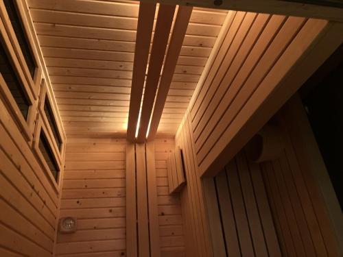 an overhead view of a wooden ceiling with lights at Holiday Home Villa Vrijheid by Interhome in Hollum