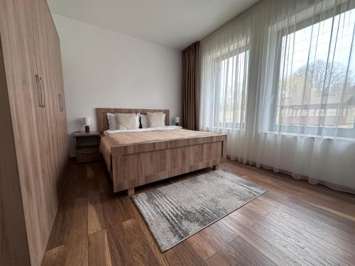 En eller flere senge i et værelse på EdanApartments