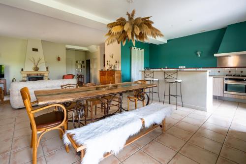 a kitchen with a table and chairs in a room at La Petite Toscane en Beaujolais in Saint-Vérand