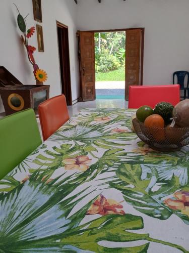 a table with a bowl of fruit on top of it at Ecopolis hospedajes casa de campo tradicional in Papagalleros