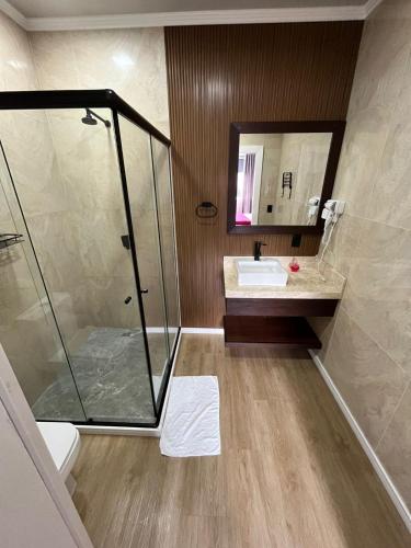 Bilik mandi di Pousada Kaki Haus
