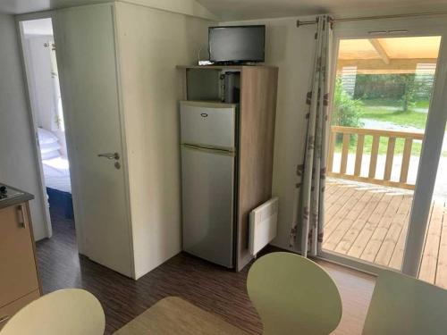 Η κουζίνα ή μικρή κουζίνα στο Camping 3 étoiles - Piscine - ccagi0g