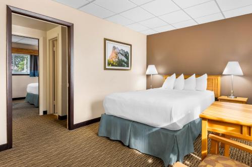 a hotel room with a large bed and a desk at Best Western Lee's Motor Inn in Chamberlain