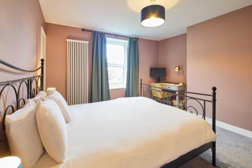 Ένα ή περισσότερα κρεβάτια σε δωμάτιο στο Host & Stay - Cheviot Street
