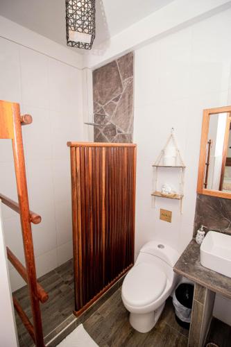 a bathroom with a toilet and a sink at Villa Lu Amazon Ecolodge in Tarapoto