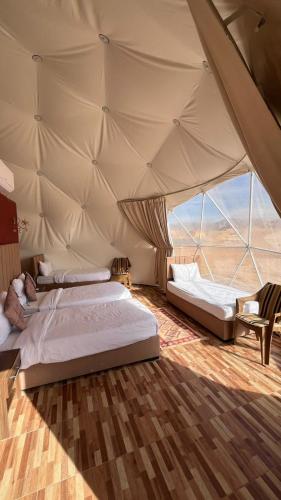 Yazan Desert Camp 객실 침대