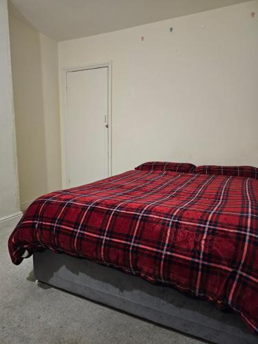 Ένα ή περισσότερα κρεβάτια σε δωμάτιο στο Home away from home