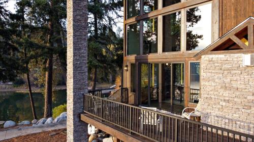 Balkón nebo terasa v ubytování Hayden Lake Lodge, Game Area,Lake access,Sleeps 20