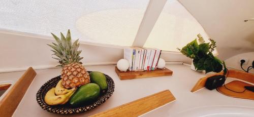 Comida en o cerca de este barco