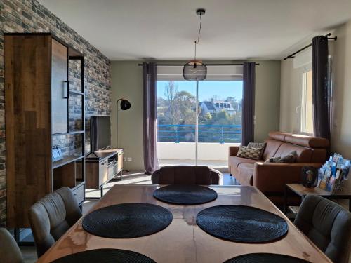 Posedenie v ubytovaní Appartement vue étang et port de Dahouët