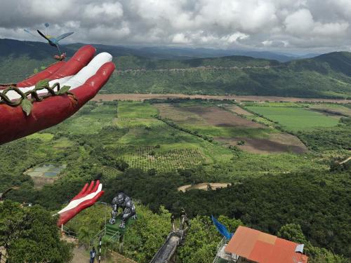 a hand is flying a kite in the sky at Hotel San Marino Tarapoto in Tarapoto