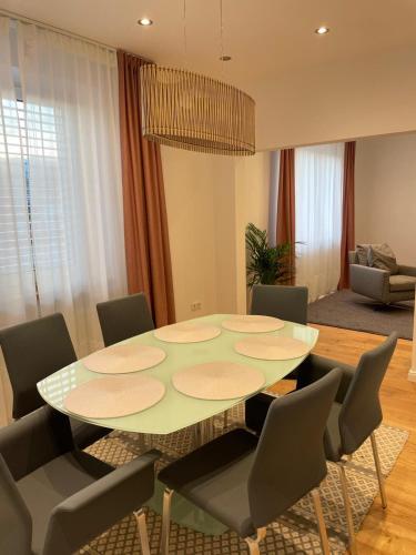 a dining room with a circular table and chairs at Kleine Auszeit in Bad Driburg