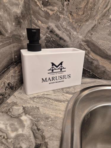 a container ofmanentmanent meniscus shaving cream next to a sink at Marusius Apartmanház in Makó