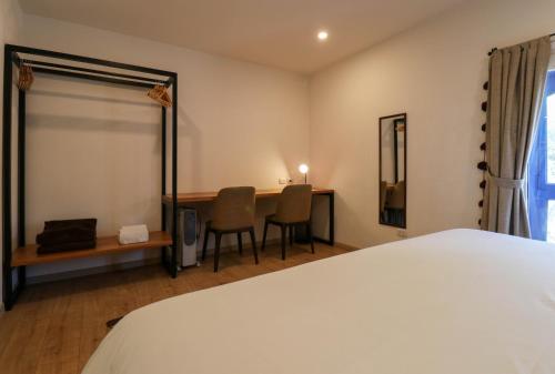 a bedroom with a bed and a table and chairs at Casa Muru By Wynwood House in Cusco