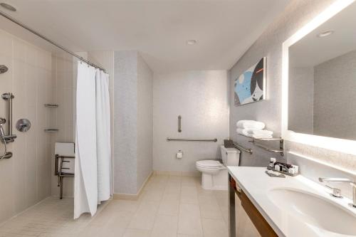 Crowne Plaza Seattle, an IHG Hotel with no Resort Fee Image