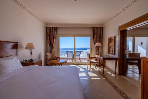 Voodi või voodid majutusasutuse Continental Plaza Beach Resort toas