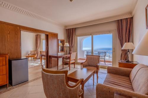 Istumisnurk majutusasutuses Continental Plaza Beach Resort