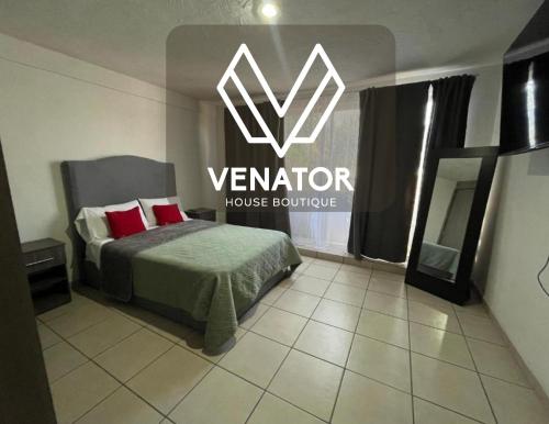 a bedroom with a bed and a vendar house bathroom at 3 VENATOR House Boutique in León