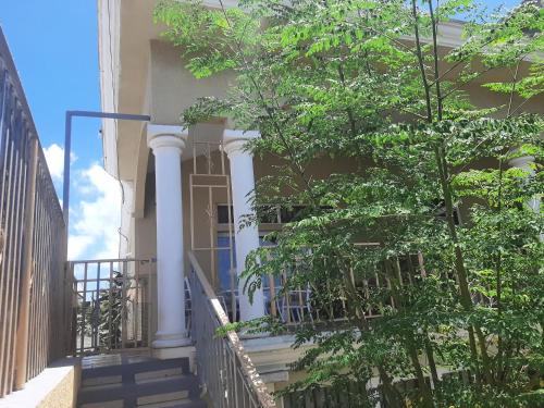 Το κτήριο όπου στεγάζεται  η παραθεριστική κατοικία