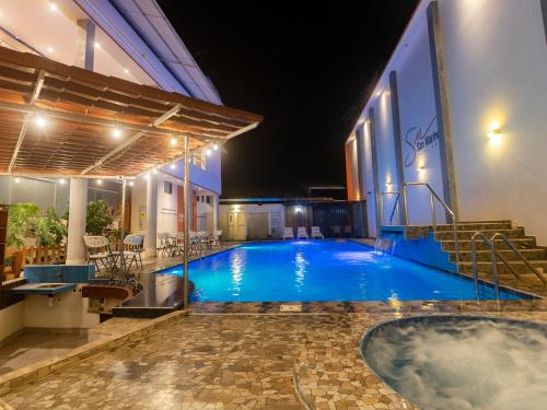 a large swimming pool at night with a spa at Hotel San Marino Tarapoto in Tarapoto