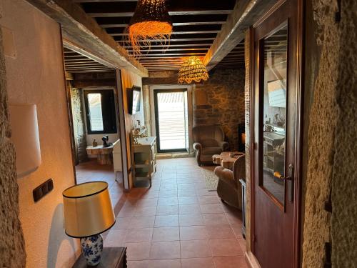 a hallway with a living room with a couch and a lamp at Casita Meu Pai in Boimorto
