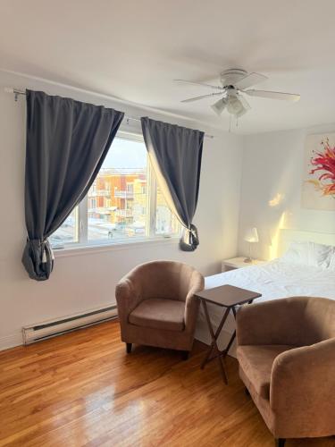 Χώρος καθιστικού στο Cozy & spacious 3 BDR condo