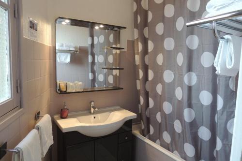 Gallery image of H&ocirc;tel du Commerce in Millau