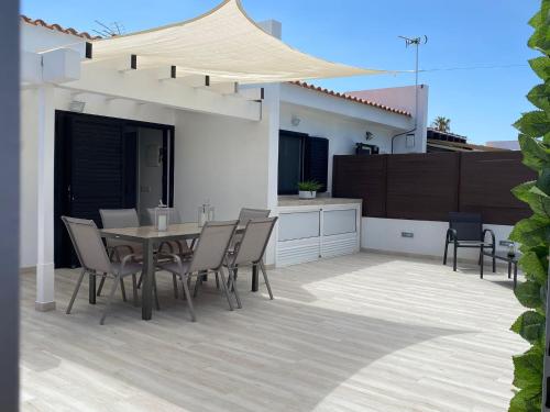 Bungalow con entrada privada y gran terraza soleada - ALHU