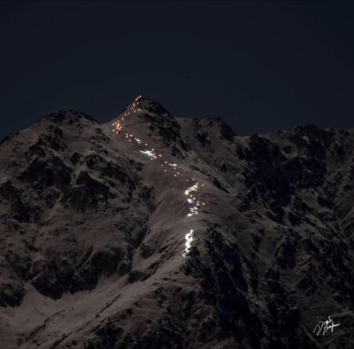 Ein allgemeiner Bergblick oder ein Berglick von des Hotels aus