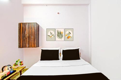 Postel nebo postele na pokoji v ubytování Hotel O JK Lodge