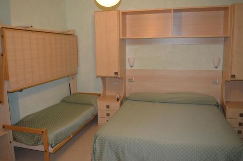 Voodi või voodid majutusasutuse Hotel Arlecchino toas