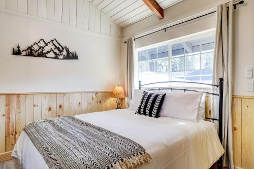 Postel nebo postele na pokoji v ubytování Tahoe Mountain Inn