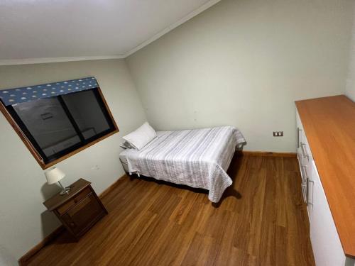 Un pat sau paturi într-o cameră la Arriendo diario CASA DE 140 m2 4 DORMITORIOS 2 BAÑOS AMPLIA COCINA Y ESPACIOS COMUNES