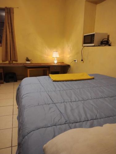 Un pat sau paturi într-o cameră la El refugio de la plaza