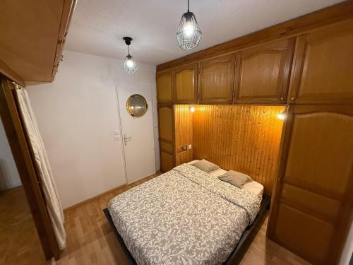 a small bedroom with a bed and two lights at L'Hermione in Dienville