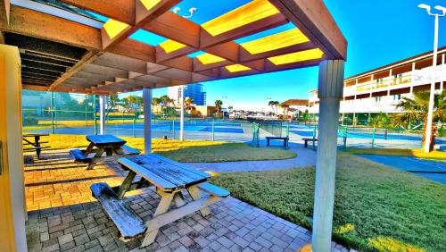 Boathouse Condo, Downtown Destin Harbor, Private Beach Access, Waterfront, on Golf course, Water Taxi pickup photo 6