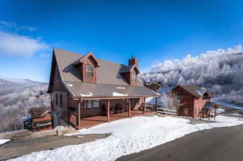 Üldine mäevaade või majutusasutusest Views ~ Hot Tub~ 2 Decks~Pool Table~GameRoom~Cabin pildistatud vaade