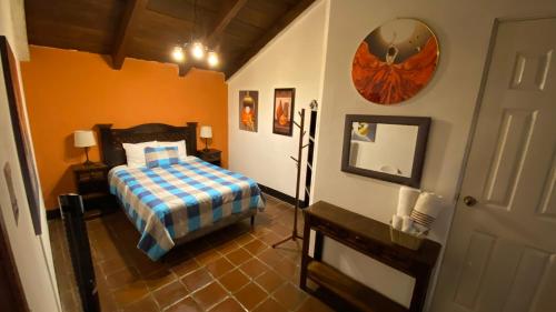 a bedroom with a bed and a mirror on the wall at Hotel y Restaurante San Fernando. in Jocotenango