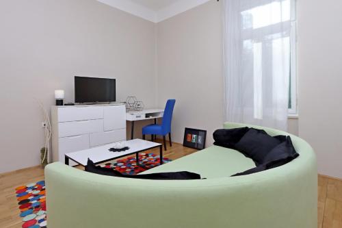 Apartments with WiFi Rijeka - 23155