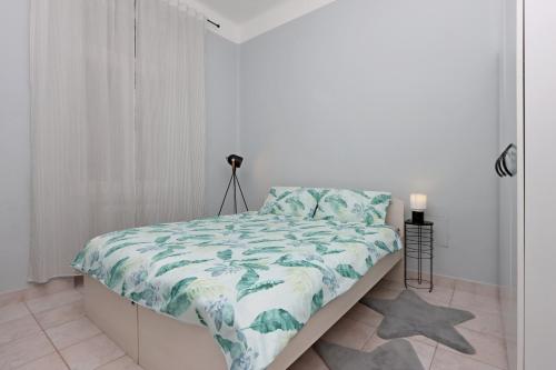 Apartments with WiFi Rijeka - 23155