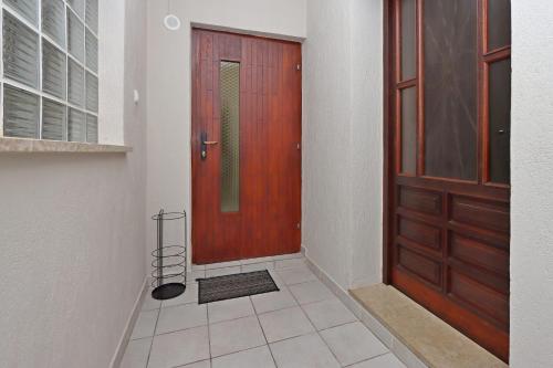 Apartments with WiFi Rijeka - 23155