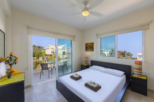 Ένα ή περισσότερα κρεβάτια σε δωμάτιο στο Villa Andria