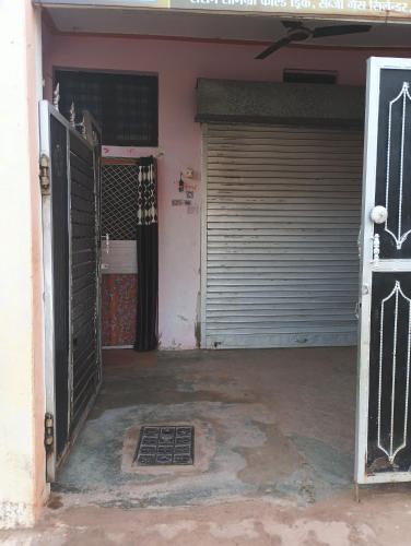 Gallery image of Dwivedi House in Sohāgī