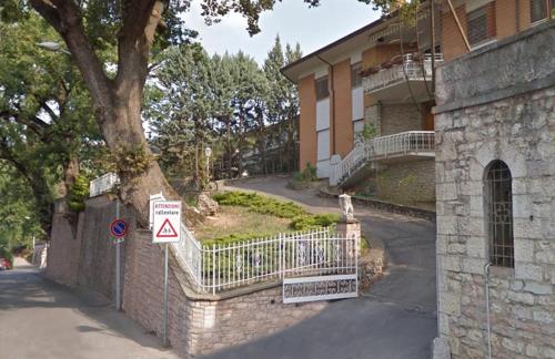 a building with a gate and a sign in front of it at Sogni d'Assisi in Assisi