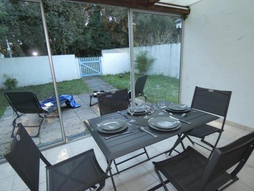 Maison vacances Fromentine 4 pers, véranda, animaux admis, jardin, parking - FR-1-540-309
