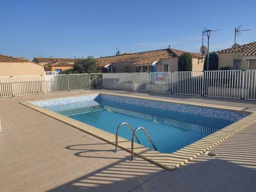 Villa 4/6 pers climatisée avec piscine, WiFi & parking proche plage - FR-1-796-85