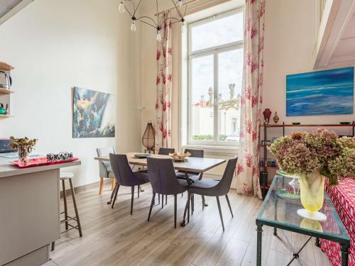 Photo de la galerie de l'établissement Duplex spacieux près du centre et plage, parking et WiFi inclus - FR-1-3-624, à Biarritz