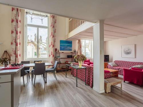 Photo de la galerie de l'établissement Duplex spacieux près du centre et plage, parking et WiFi inclus - FR-1-3-624, à Biarritz