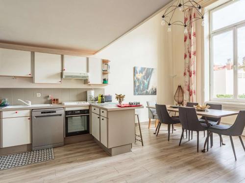 Photo de la galerie de l'établissement Duplex spacieux près du centre et plage, parking et WiFi inclus - FR-1-3-624, à Biarritz