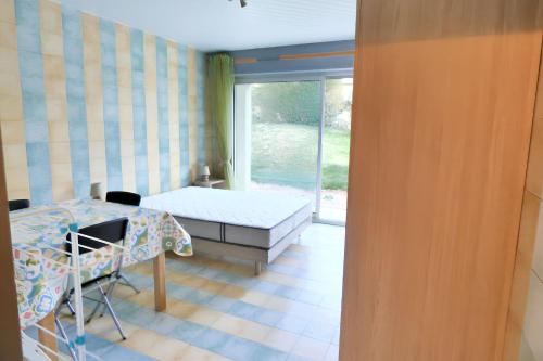 Postel nebo postele na pokoji v ubytování Studio charmant dans Brioude – 25 m² avec terrasse et parking